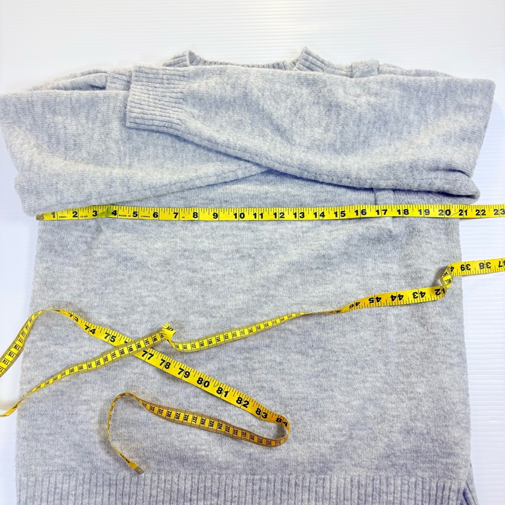 DKNY Heather Gray Knit Puff Shoulder Sweater Size L Classic Minimalist Cozycore - Picture 6 of 10